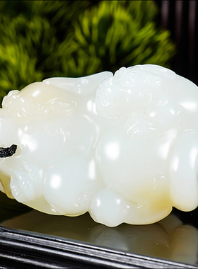 大师张亚龙作品 和田玉且末金山料糖羊脂白玉貔貅把件133.59克