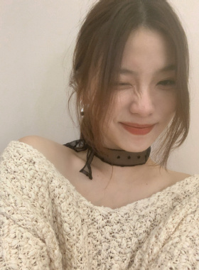 鱼没放复古港风黑色爱心植绒丝巾女2024年新款百搭围脖长条发饰