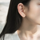 Золотые серьги, с драгоценным камнем, 18 карат, простой и элегантный дизайн