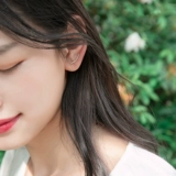 Золотые серьги, с драгоценным камнем, 18 карат, простой и элегантный дизайн