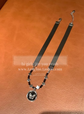 一条既百搭又超酷的蝴蝶吊坠项链