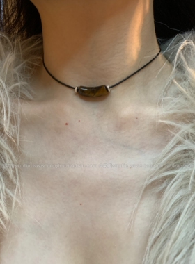 小众弯管虎眼石皮绳choker女复古简约黑绳锁骨链百搭颈链2026新款
