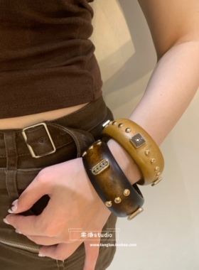 原创 古早小烟熏铭牌木头手镯女小众独特辣妹甜酷手环百搭高级感