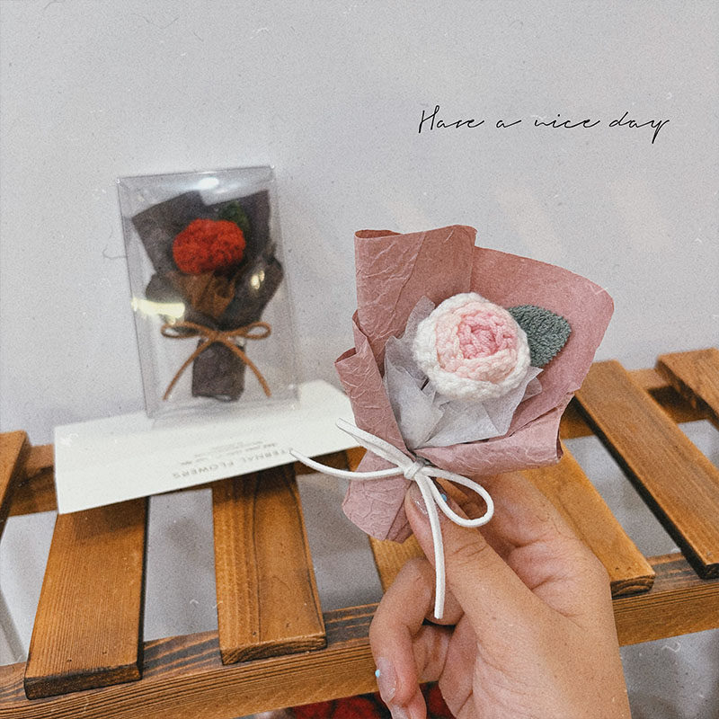 迷你小花束口袋花玫瑰毛线花见面实用生日礼物女生伴手礼装饰搭配