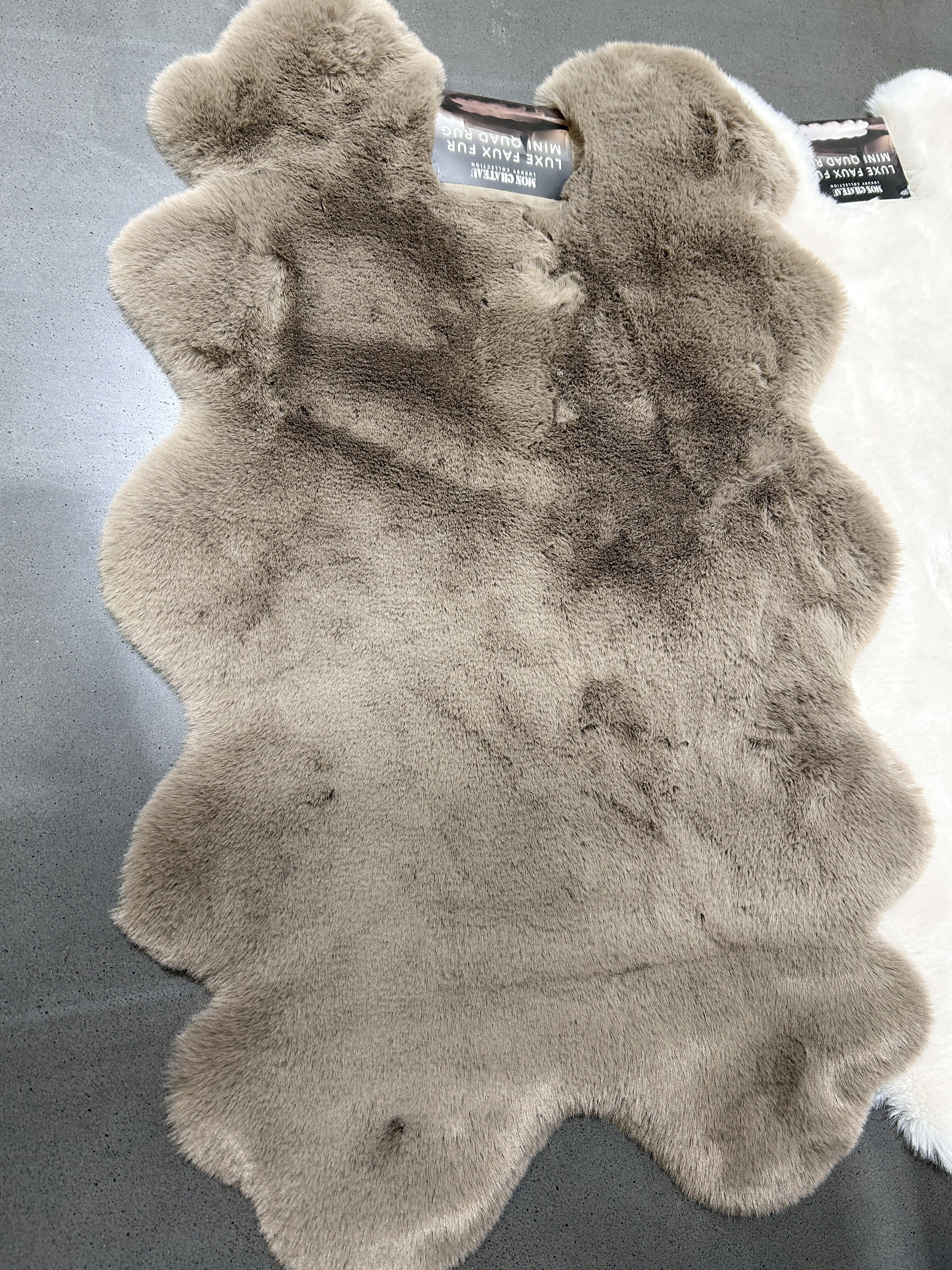 Costco仿兔毛地毯客厅卧室床边毯地垫轻奢人造毛皮地毯60x93cm