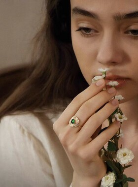 新款草帽绿石戒指女法式复古轻奢设计尾戒小众高级感绿宝锆石女戒