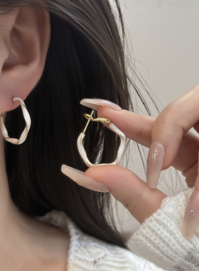 白色滴油扭纹耳环女适合圆脸