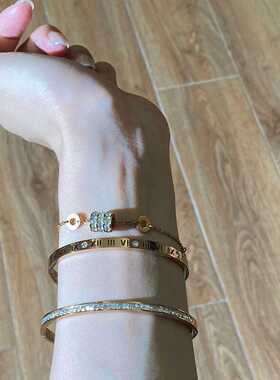 如蝶在野 钛钢不掉色罗马数字手镯ins轻奢高级感可叠戴小蛮腰手链