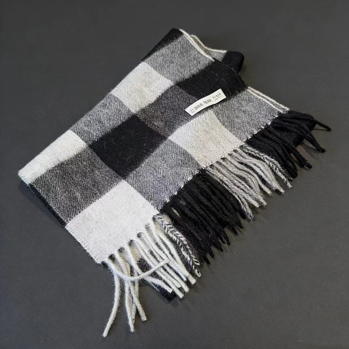 冬日恋歌 100羊毛气质流苏围巾简约高级感好版型造型加分冬季围巾,淘宝优惠券,粉丝福利购,淘宝优惠卷