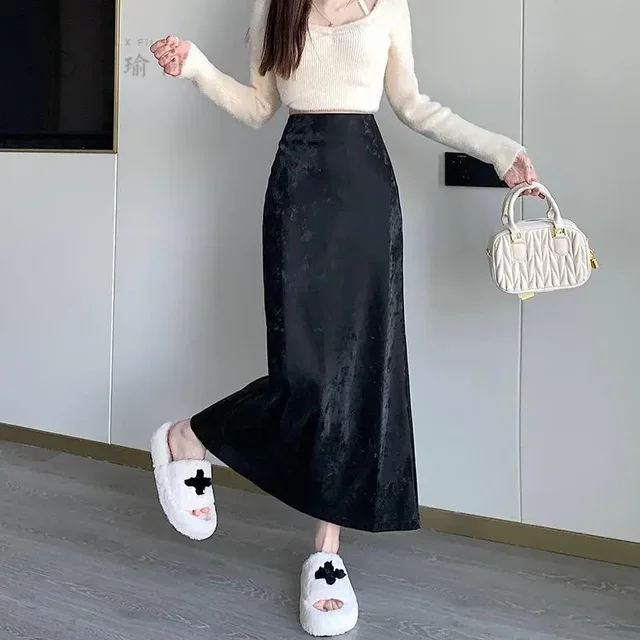 American retro suede skirt with high waist and slimming look