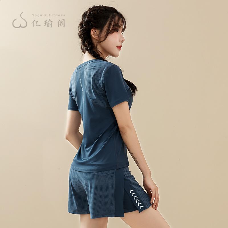 瑜伽服运动套装女时尚运动速干短袖时尚假两件夜光夜跑运动短裤女 - 图0