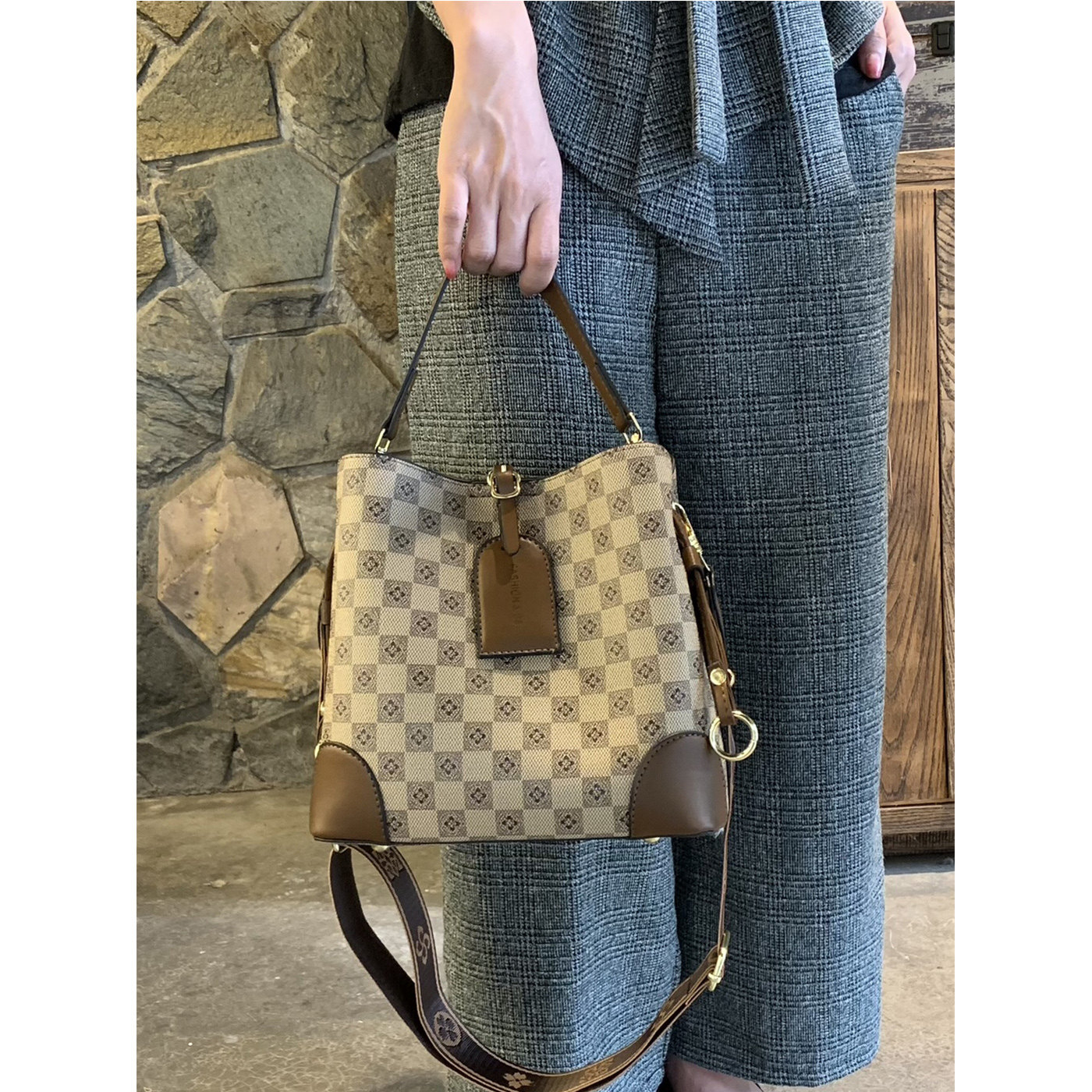 高级感通勤手提水桶包女秋冬2025年新今年流行时尚老花单肩斜挎包,淘宝优惠券,粉丝福利购,淘宝优惠卷