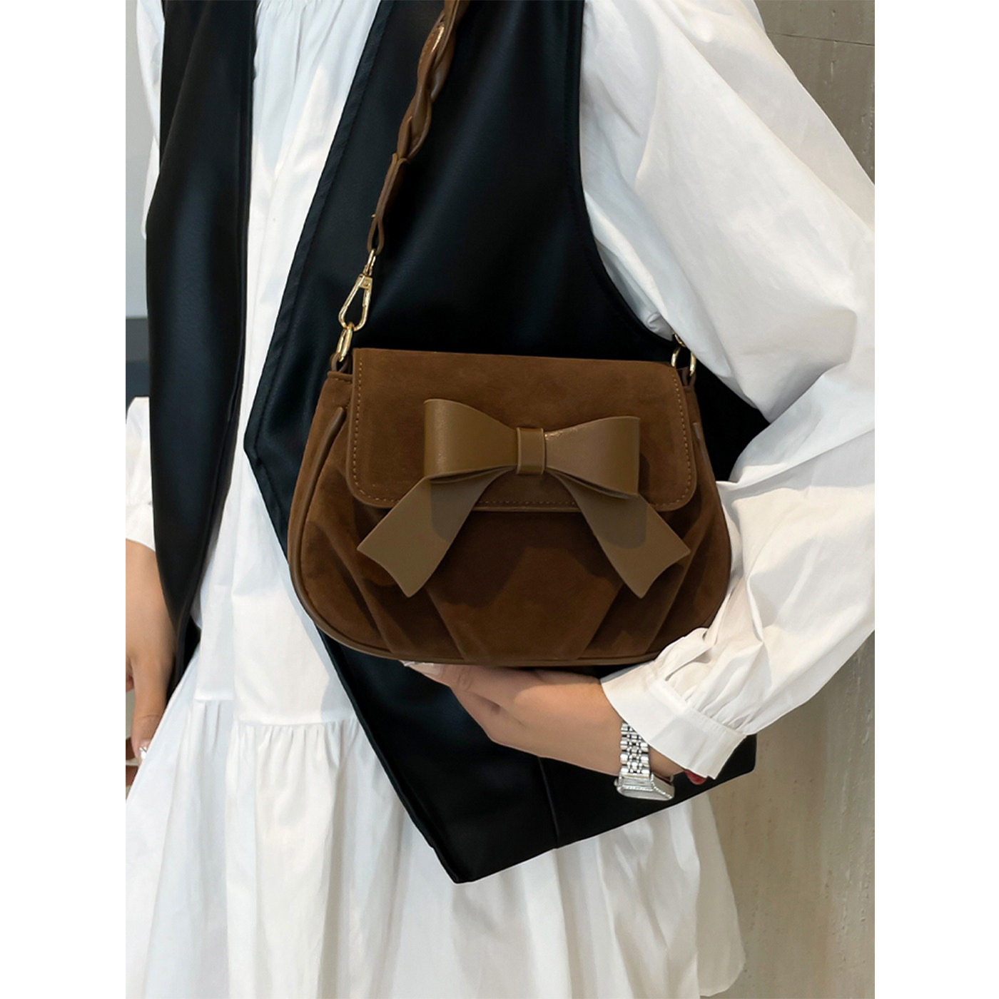 高级质感复古休闲马鞍包女秋冬2025新款小方包时尚百搭单肩斜挎包,淘宝优惠券,粉丝福利购,淘宝优惠卷