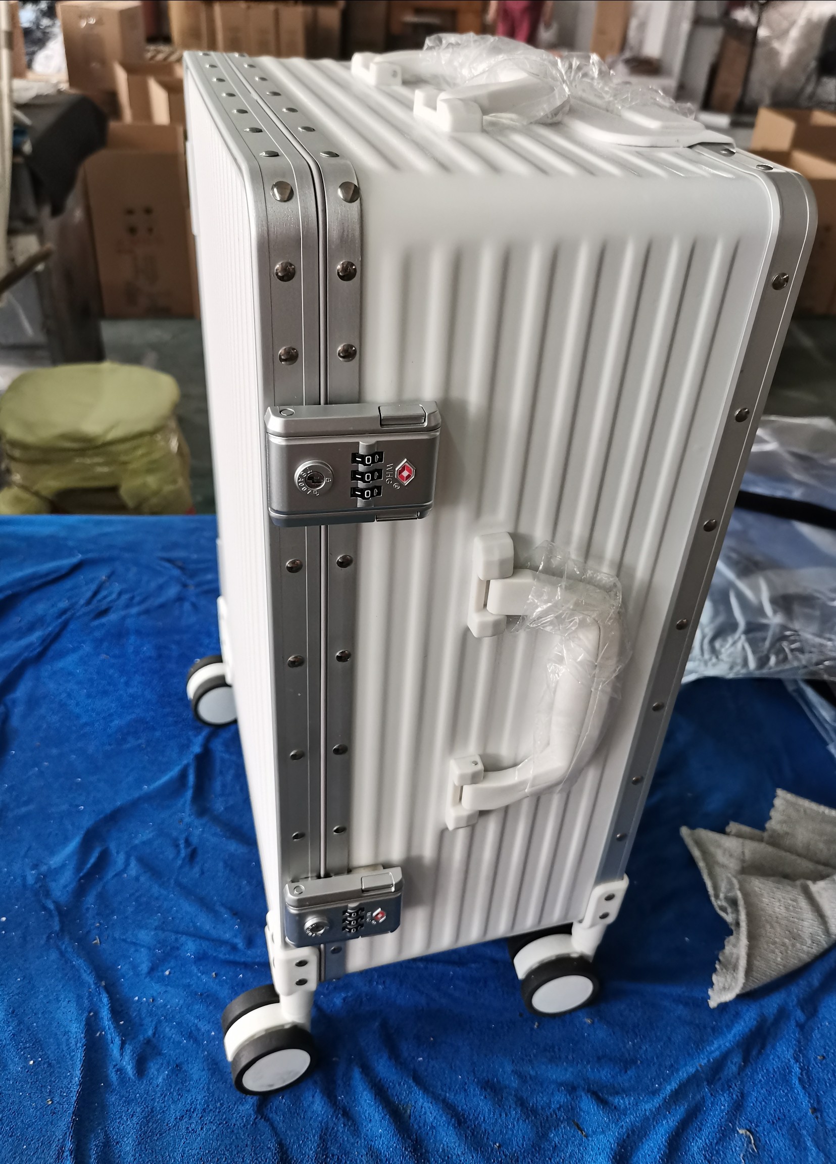 拉杆箱特价一九开铝框箱男女通用箱旅行箱登机箱出差箱包邮,淘宝优惠券,粉丝福利购,淘宝优惠卷