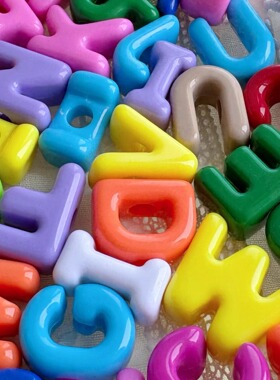 亚克力立体字母大孔直孔diy手工串珠材料手链项链挂件饰品配件