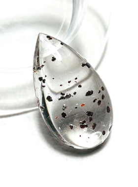 天然女水晶包裹石榴石吊坠银发晶