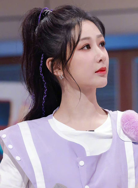 杨紫邓为同款紫色爱心毛绒胸针