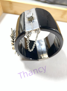 JCB打标星芒黑酷夸张手镯