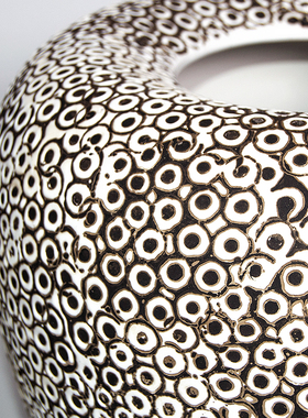 侘寂风书柜设计师陶瓷器皿装饰品