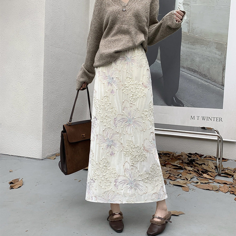 轻奢刺绣亮片丝绒半身裙女2025秋冬新款高腰印花中长开叉直筒裙子,淘宝优惠券,粉丝福利购,淘宝优惠卷