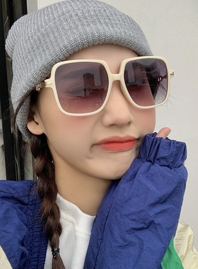 ins墨镜网红街拍大框圆脸白色