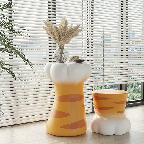 Кофейный столик Light Luxury Modern Минималистская гостиная декоративные украшения диван рядом с несколькими углами домашних столов, стульев, кафе -табуретки кофейки