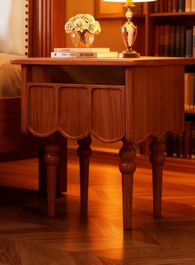 复古木质床头柜收纳雕刻摆件