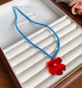 亚克力红色花朵吊坠项链简约高级