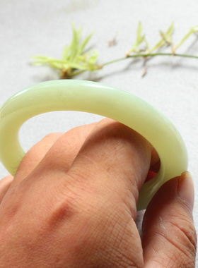 圆条证书和田玉手镯