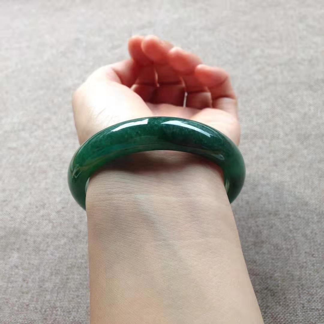 猿人翡翠直播间天然矿区直播紫罗兰贵妃乌鸡轮胎大圈口手镯直播中 猿人翡翠直播间天然矿区直播紫罗兰贵妃乌鸡轮胎大圈口手镯直播中