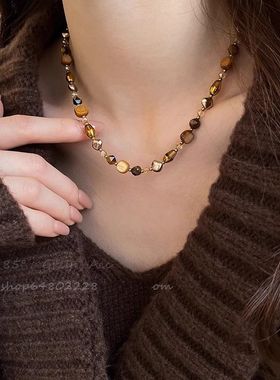 美拉德石虎眼石咖色珍珠串珠项链高级感女款2024新款