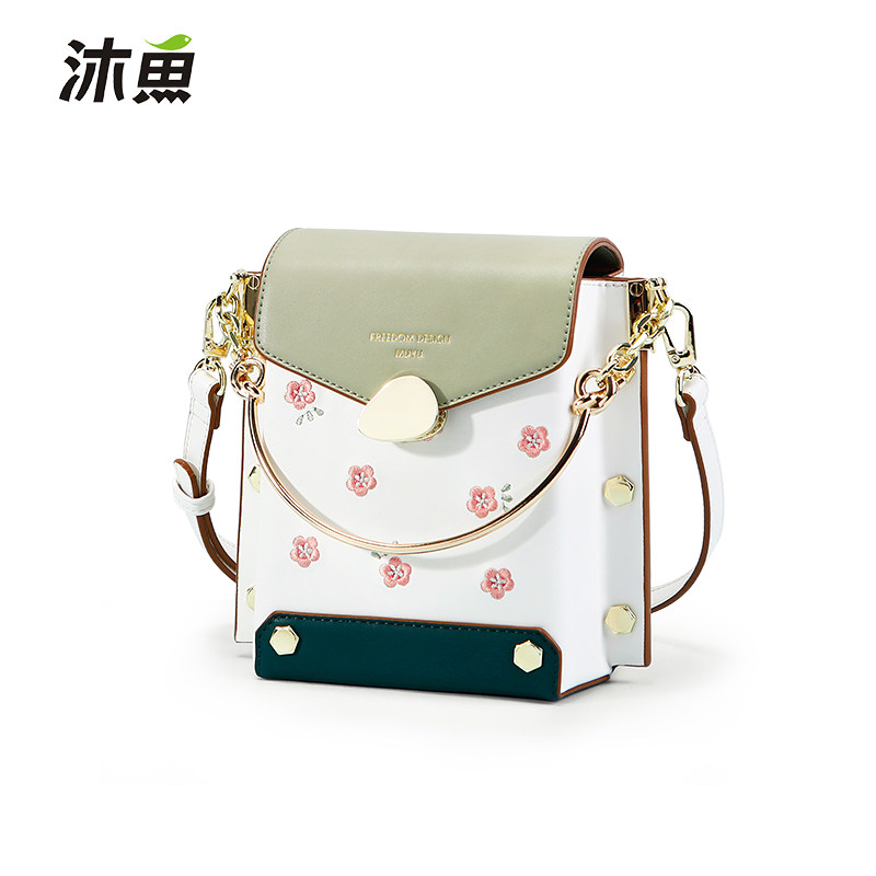 沐鱼2020新款ck铆钉水桶斜挎小包 沐鱼女士包袋