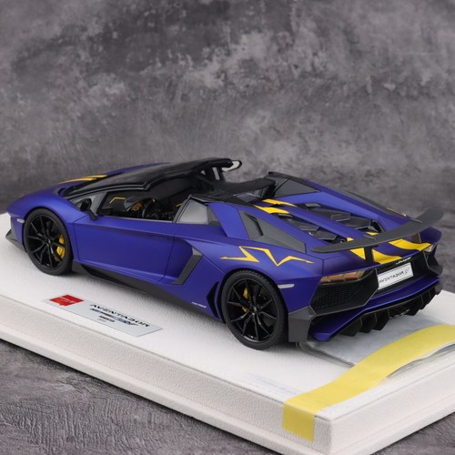 Make up 1:18 兰博基尼Aventador LP750-4 SV 2015 双色 脂车模 - 图0