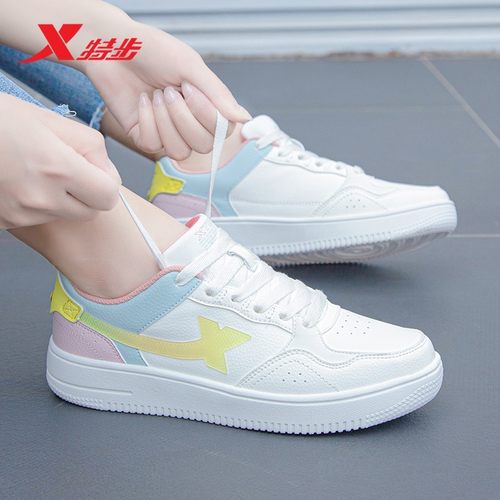 特步女鞋板鞋皮面2025新款秋冬白鞋透气鞋子旗舰店女款软底运动鞋 - 图3