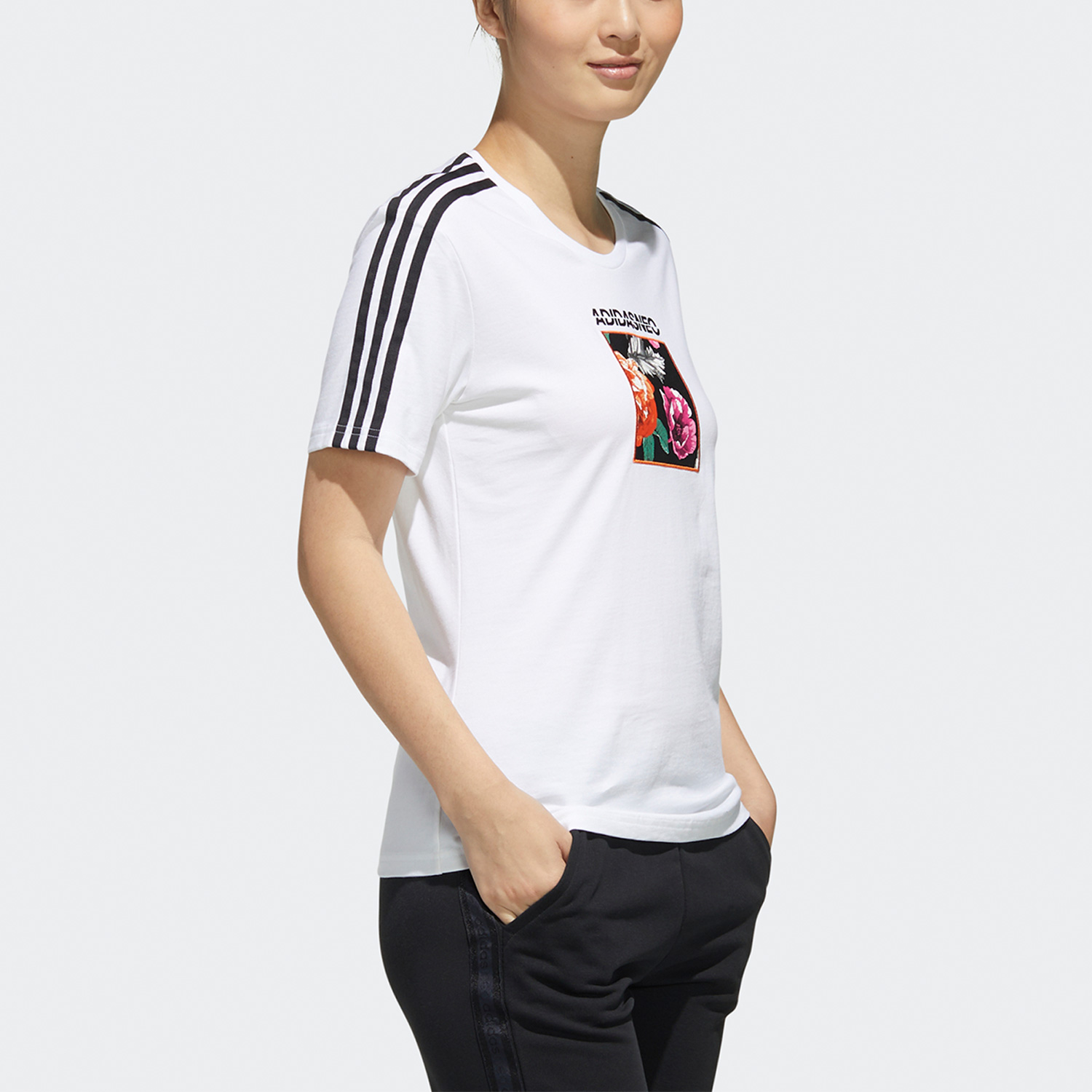 Adidas/阿迪达斯正品Neo女子运动休闲花卉印花短袖T恤FP7322 - 图0