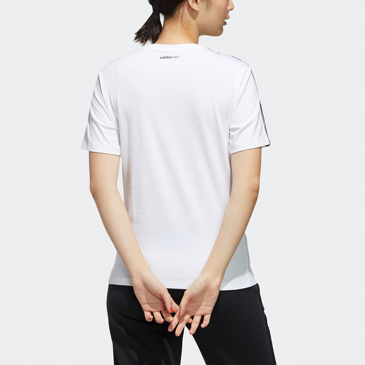 Adidas/阿迪达斯正品Neo女子运动休闲花卉印花短袖T恤FP7322 - 图1