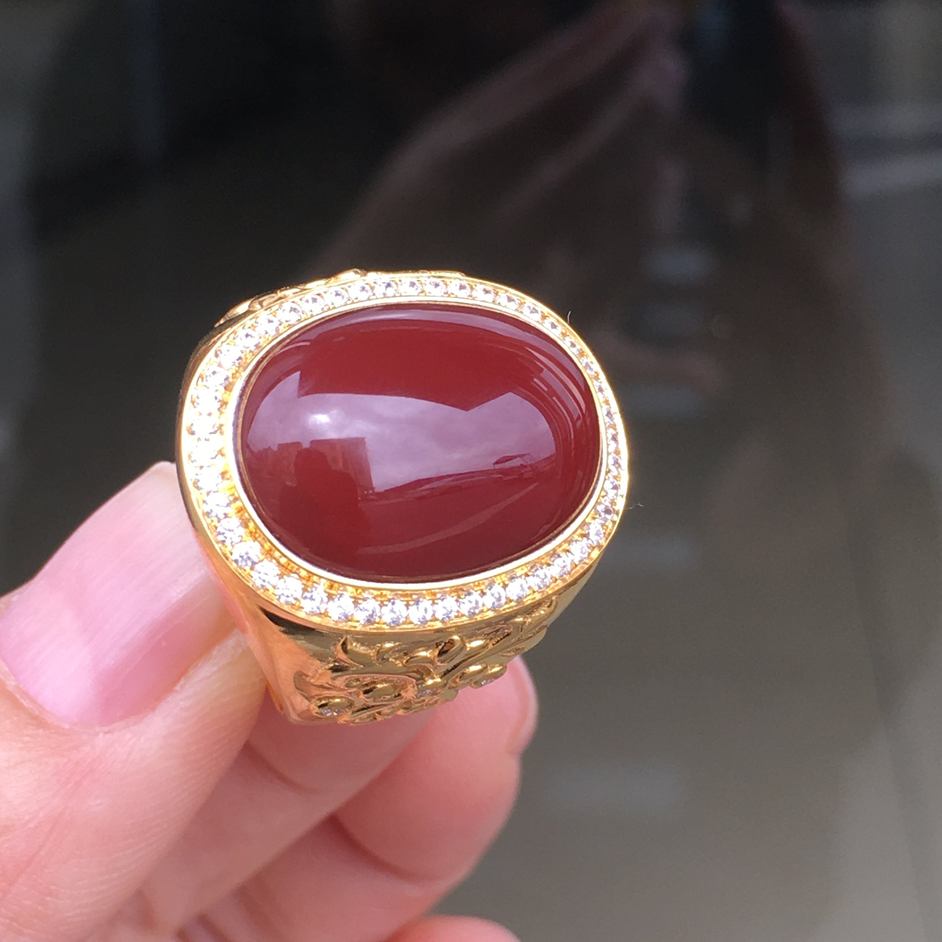 Exquisite collection-grade Wassily made oxblood red ring, 18k gold thick gold with large diamonds inlaid with solid color naked surface