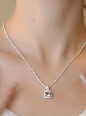 波光粼粼满天星莫桑钻项链方包吊坠公主千金感轻奢百搭时尚女配饰