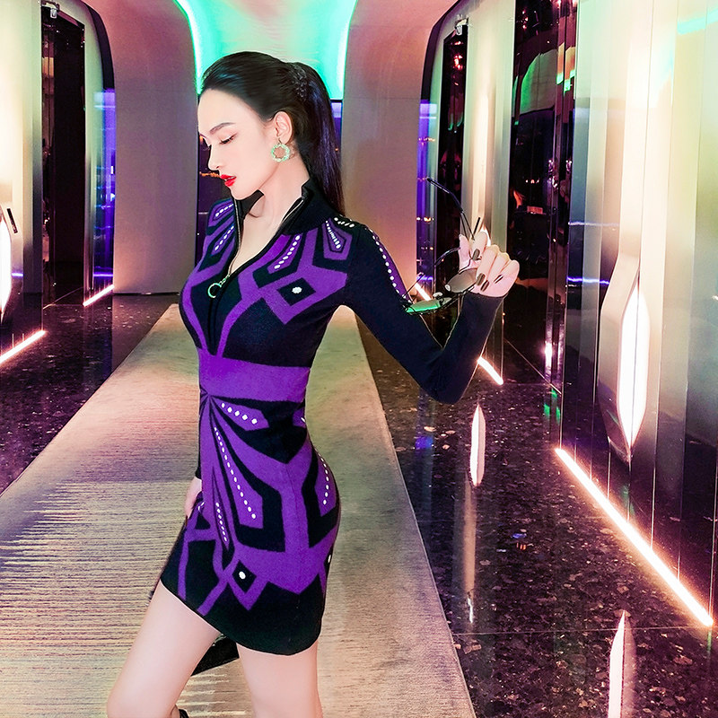 型色缤纷针织连衣裙女秋冬减龄打底修身拉链立领短款印花裙子,淘宝优惠券,粉丝福利购,淘宝优惠卷