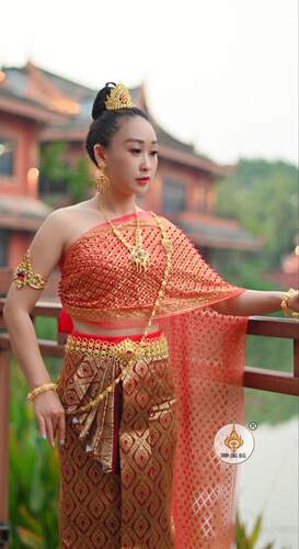 傣王妃泰国进口面料服装女套装西双版纳告庄摄影抹胸钉珠披纱定制 - 图3