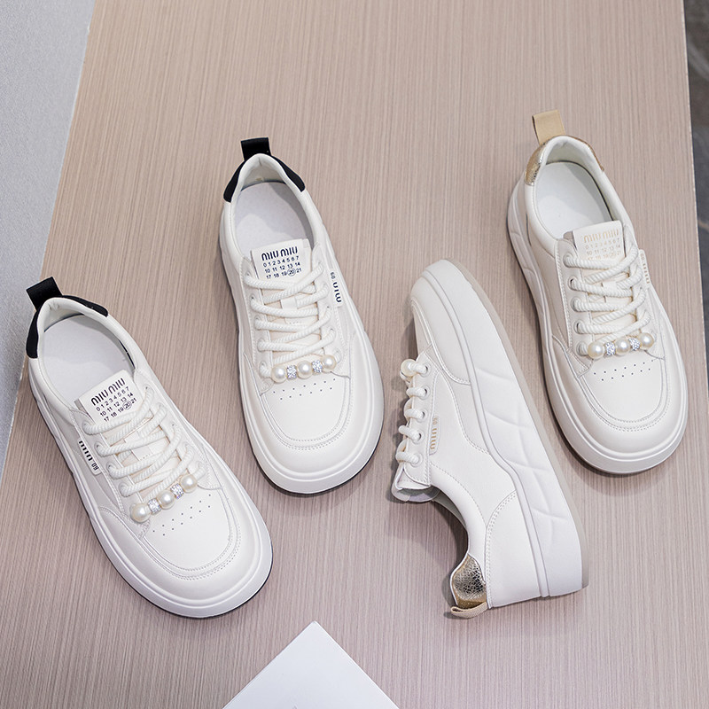 2025年春秋新款真皮大码女鞋41到43小白鞋平底休闲软底运动板鞋潮,淘宝优惠券,粉丝福利购,淘宝优惠卷
