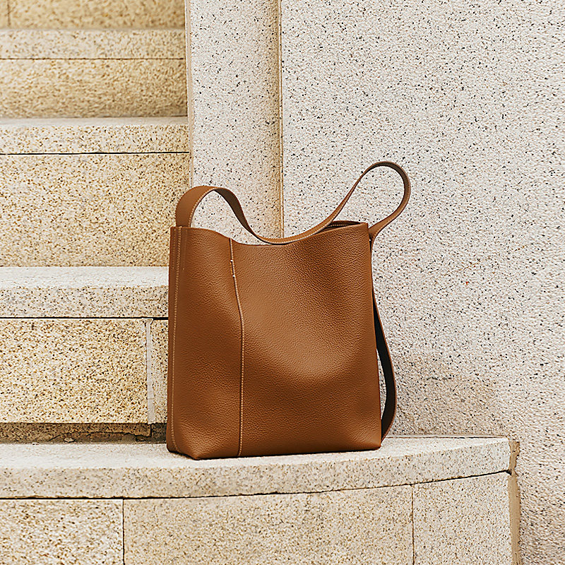 百丽包包女勃艮第真皮酒鬼袋09通勤水桶包大容量托特包X9249DX3,淘宝优惠券,粉丝福利购,淘宝优惠卷