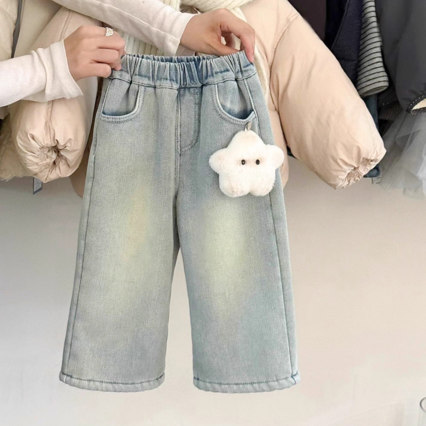 女童牛仔裤羊驼绒冬季百搭一条过冬女宝宝加绒加厚可爱玩偶直筒裤 - 图1