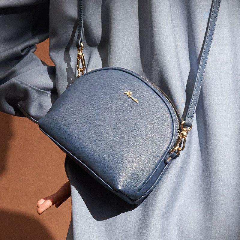 paprika斜挎秋冬质感黑色贝壳包 paprika女士包袋