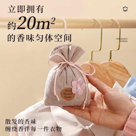 Bolsita de Gardenia con fragancia duradera en el armario.