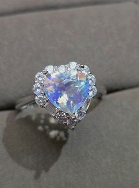 天然彩虹爱心月光石戒指刻面彩虹光重量1.94克拉直径8mm全净体
