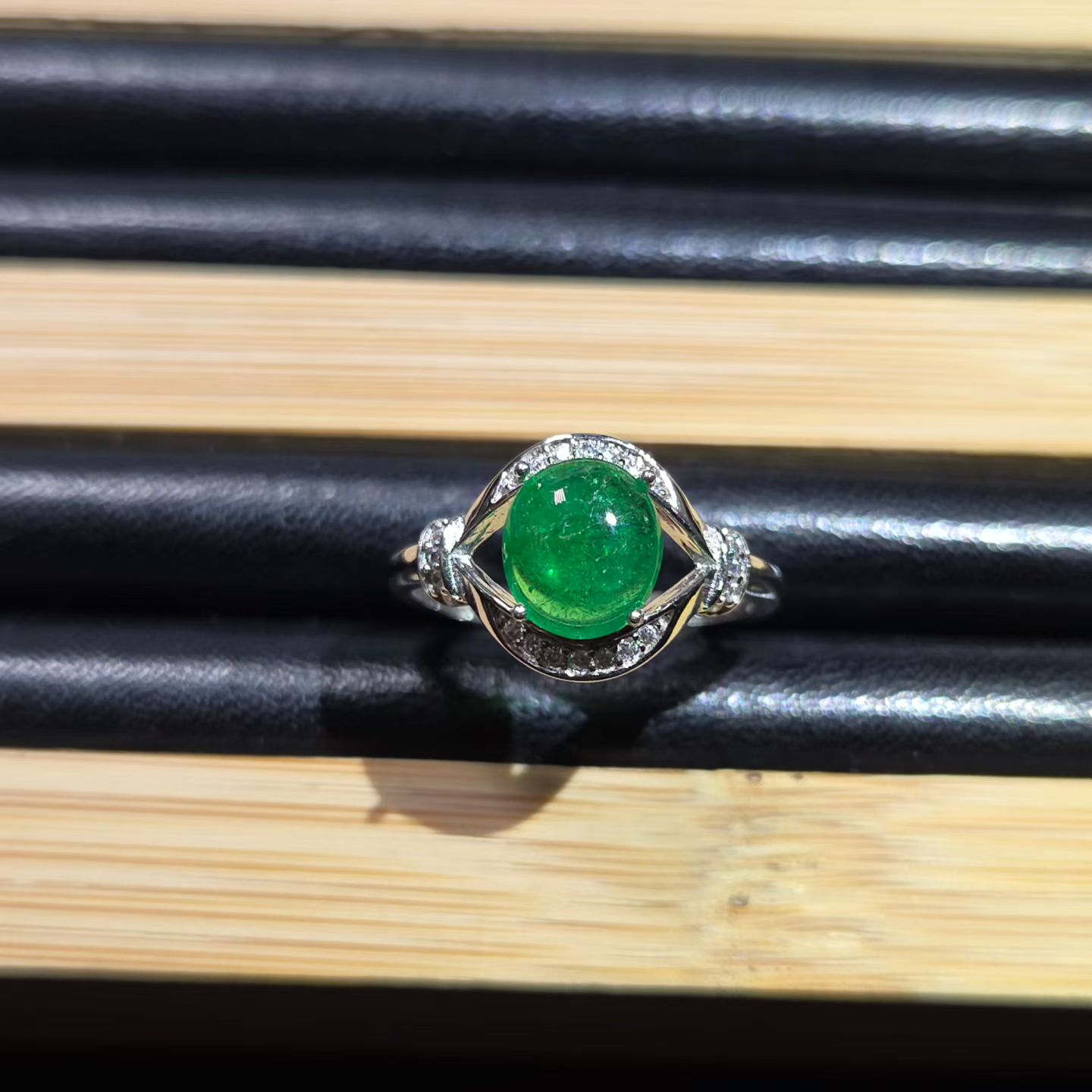 Natural Colombian emerald ring weight 1.29 carats 7.1*8.2mm Green with GRA certificate