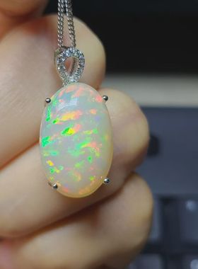 天然欧泊大吊坠重量5.7克拉尺寸12.7*19.6mm 火彩如波浪无染色