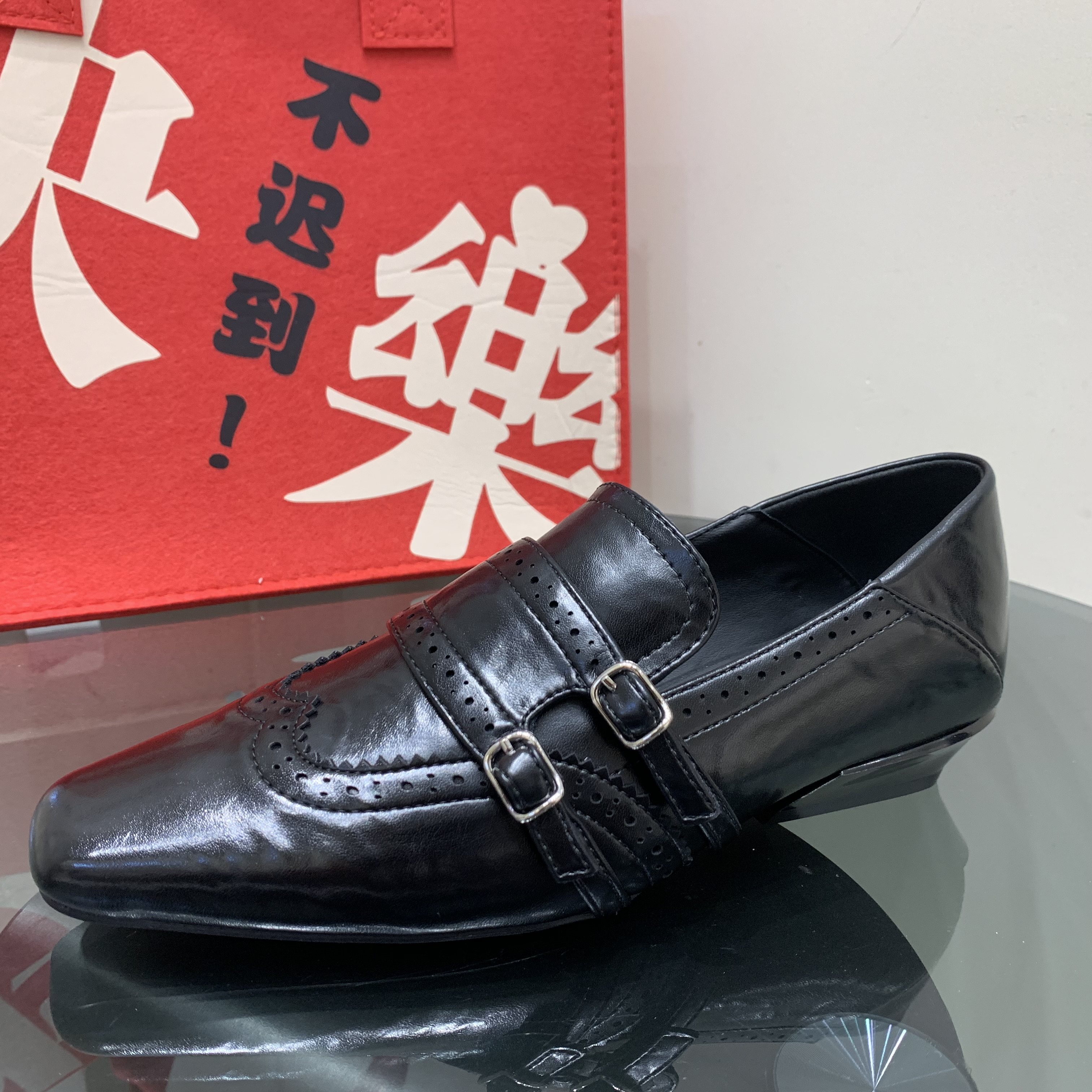 欧货2026春季新款时尚英伦风小皮鞋低跟布洛克皮带扣深口单鞋女,淘宝优惠券,粉丝福利购,淘宝优惠卷