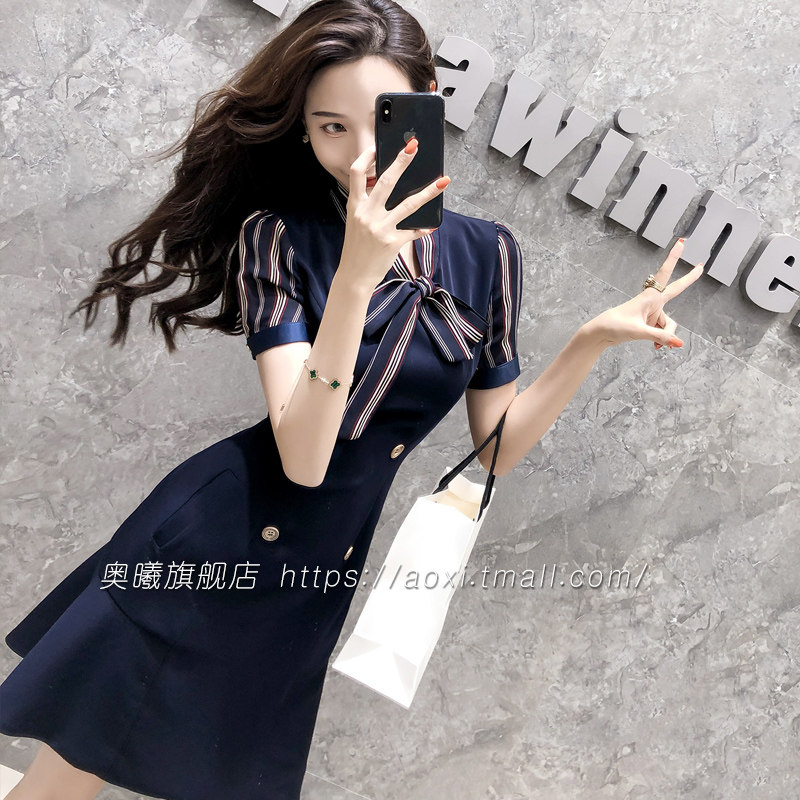 冷淡风职业夏2020新条纹v领连衣裙 奥曦连衣裙